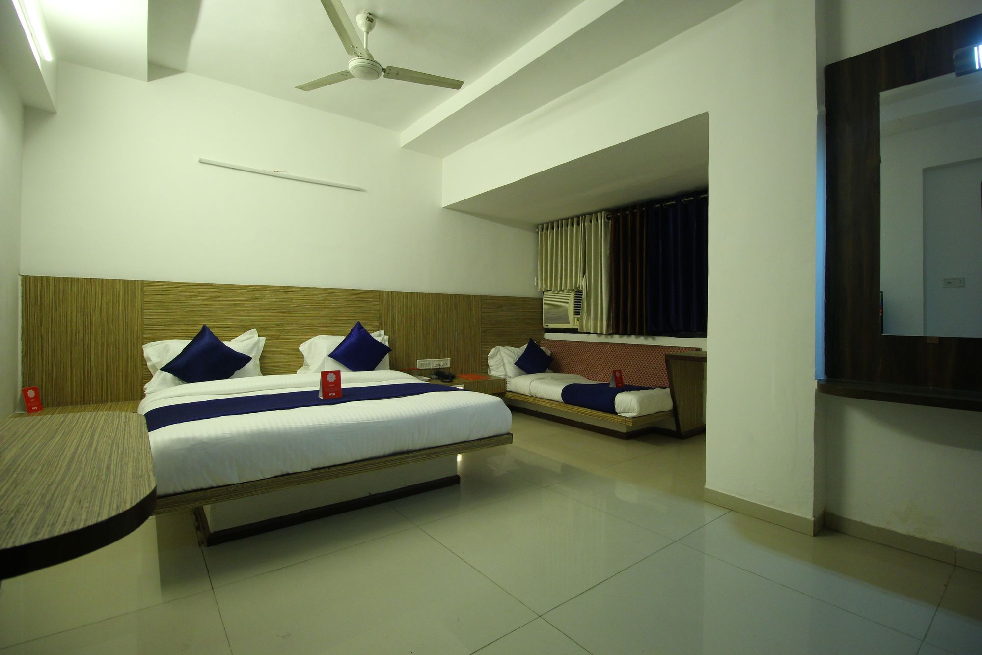 โอโย 8758 โฮเต็ล สวาคะตม Hotel อาเมดาบัด ภายนอก รูปภาพ