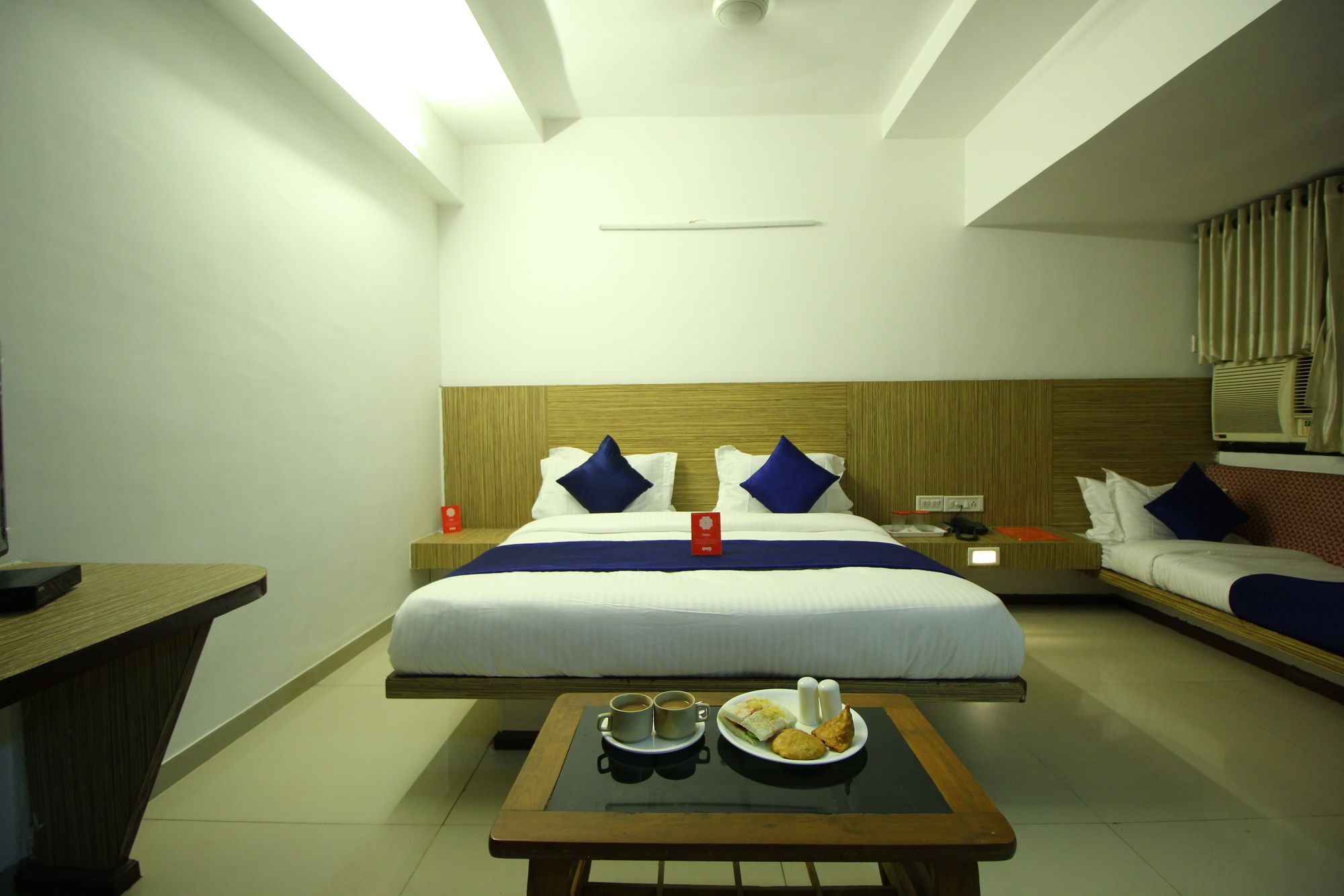 โอโย 8758 โฮเต็ล สวาคะตม Hotel อาเมดาบัด ภายนอก รูปภาพ