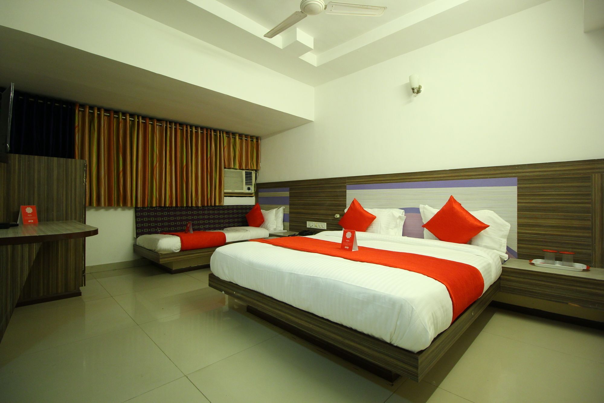 โอโย 8758 โฮเต็ล สวาคะตม Hotel อาเมดาบัด ภายนอก รูปภาพ